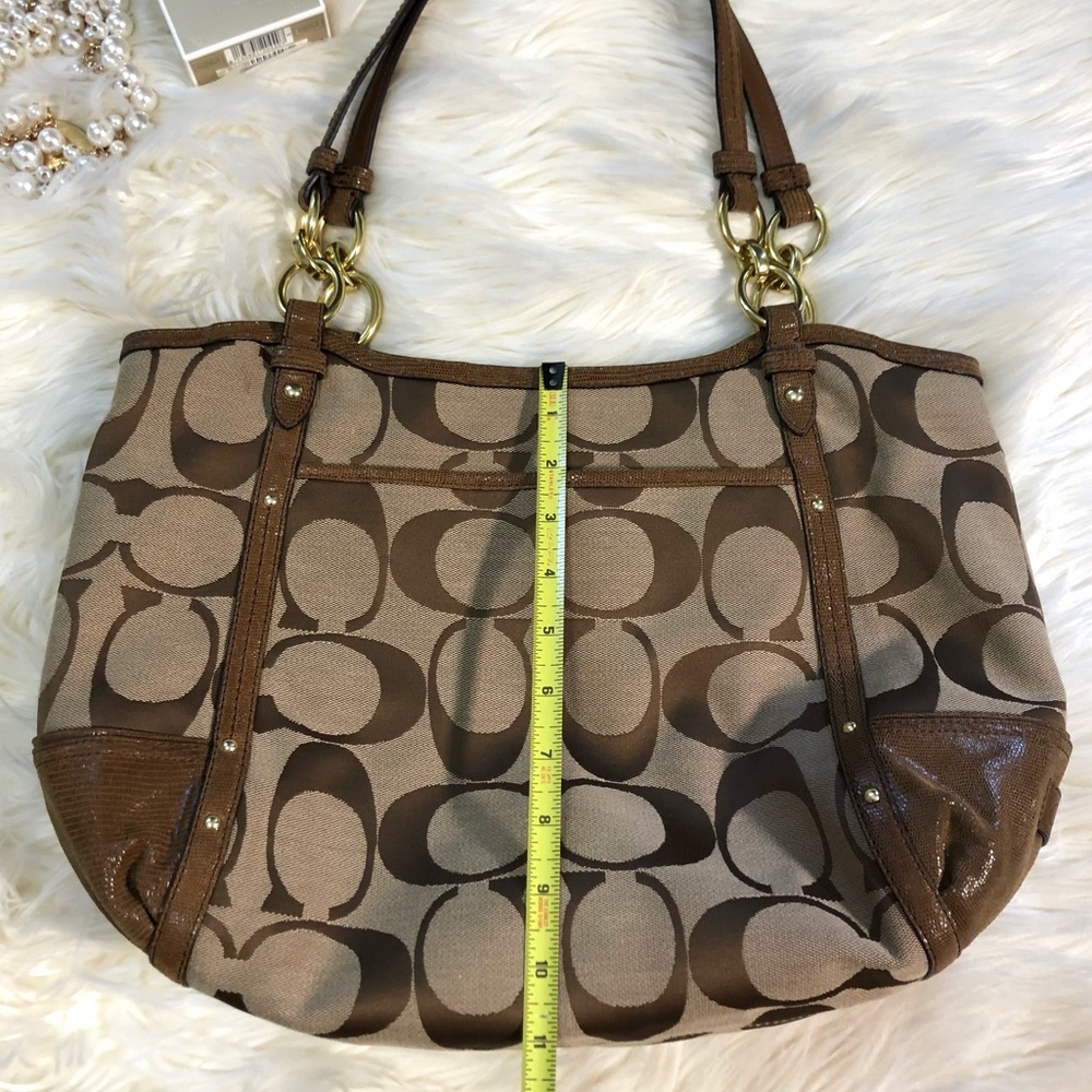 Large Coach Signature Logo Handbag With Gold Hardware - Picture 12 of 16